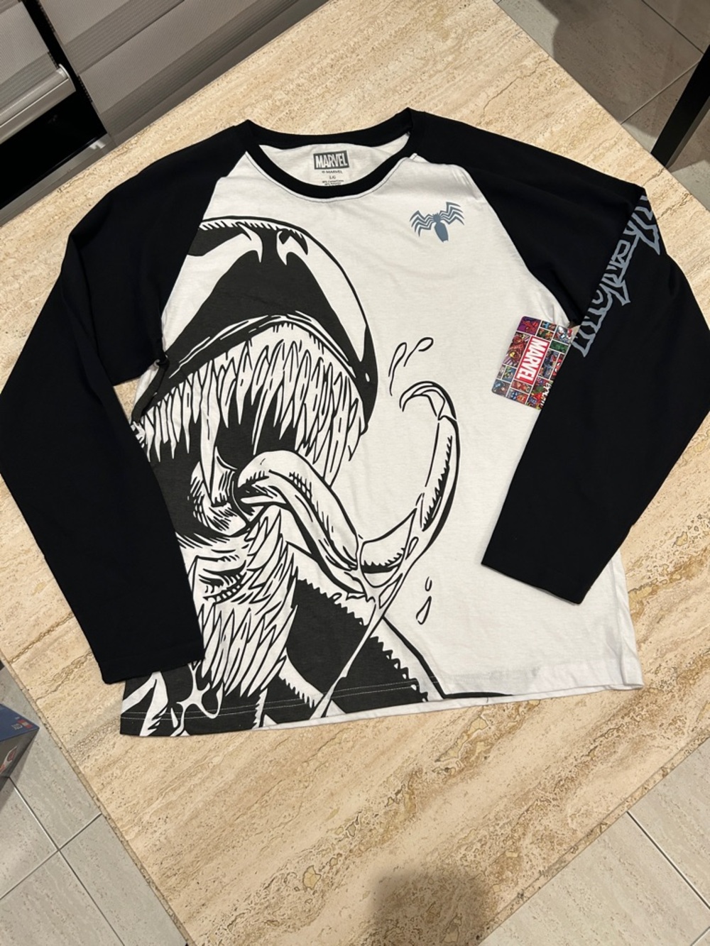 NEW 🆕 Marvel Venom Raglan Graphic Long Sleeve Tee - Black, White